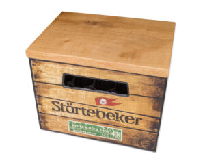 Ge&ouml;lter eichen Bierkastensitz in rustikaler Optik.